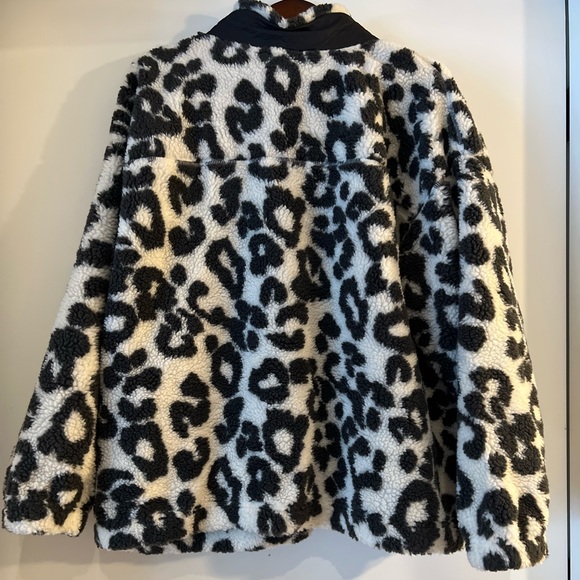 Old navy fleece leopard button jacket - Picture 3 of 4